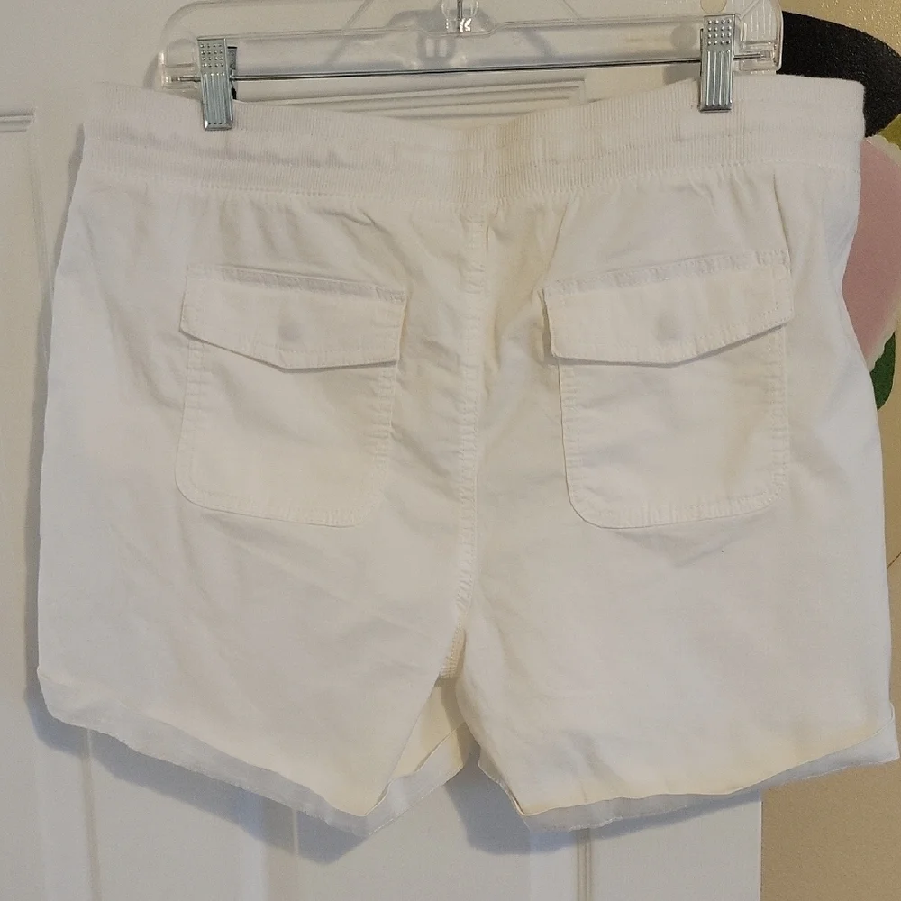 Sonoma Women's Sz18 mid rise,wide stretch waist with tie White Cargo Shorts NWT